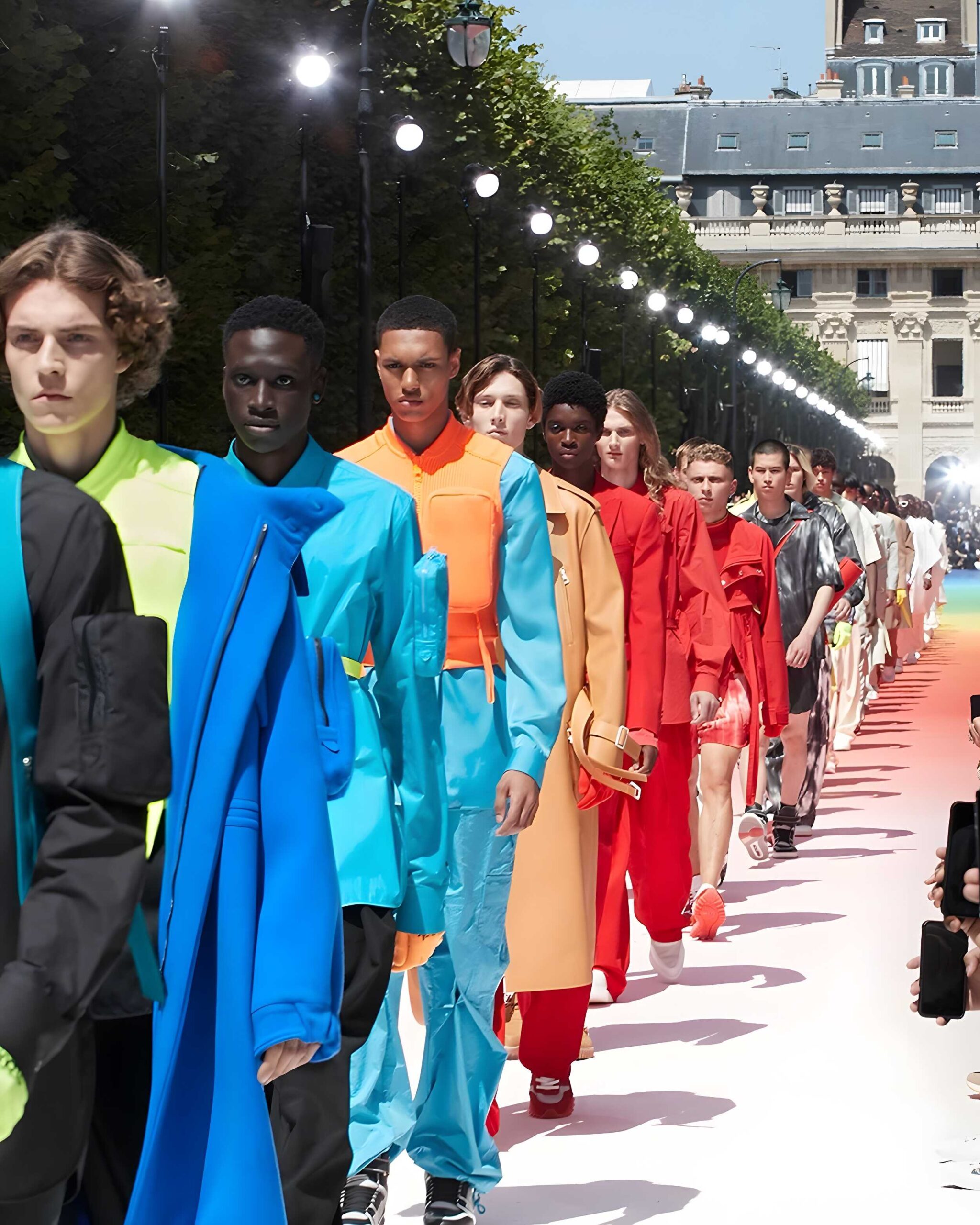 Louis Vuitton 路易威登品牌色彩语法手册-从奢侈品语言到设计策略的视觉权杖