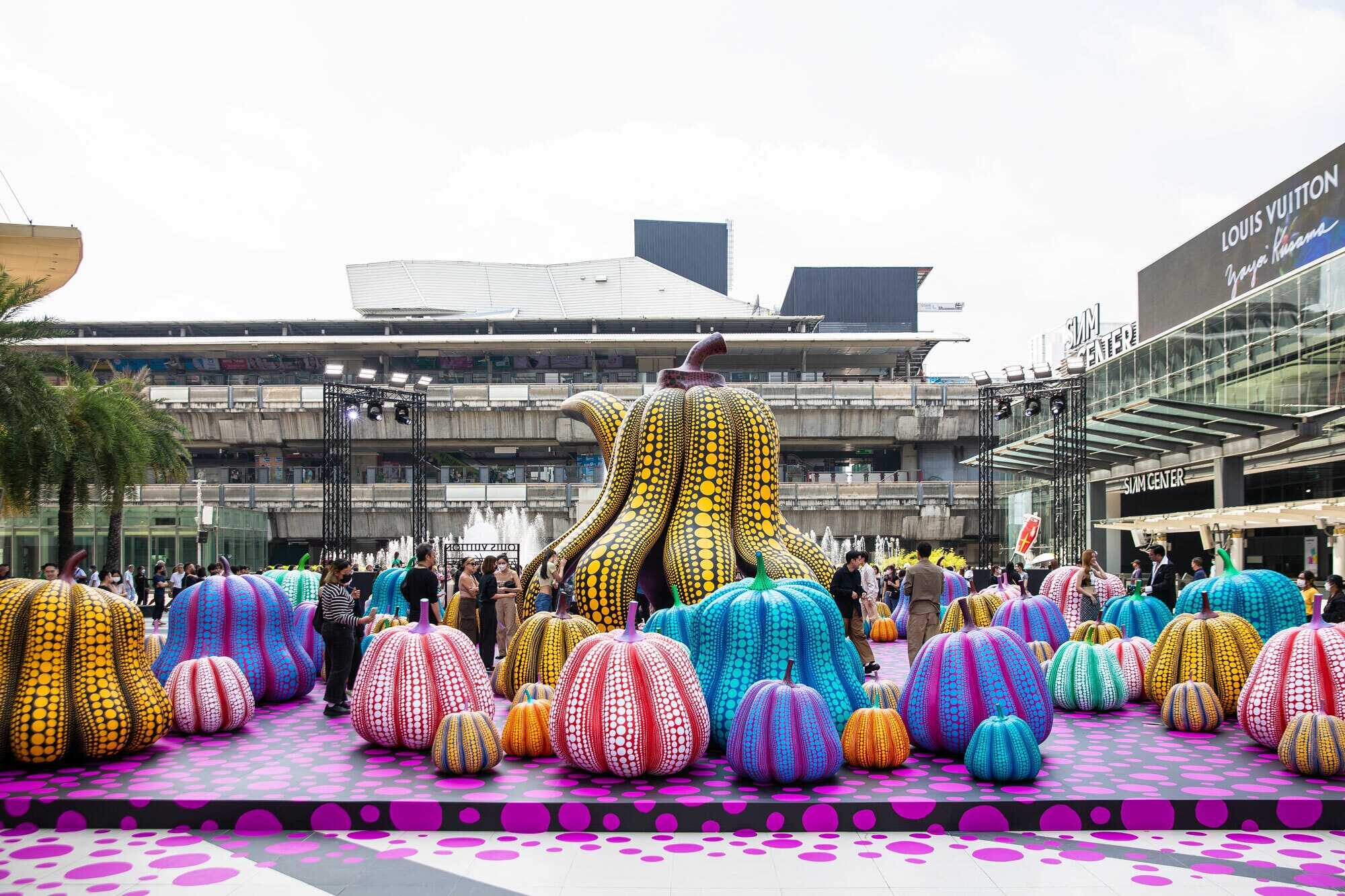 LV都在蹭这位90岁的老奶奶的热度！圆点女王，艺术之后：草间弥生Yayoi Kusama