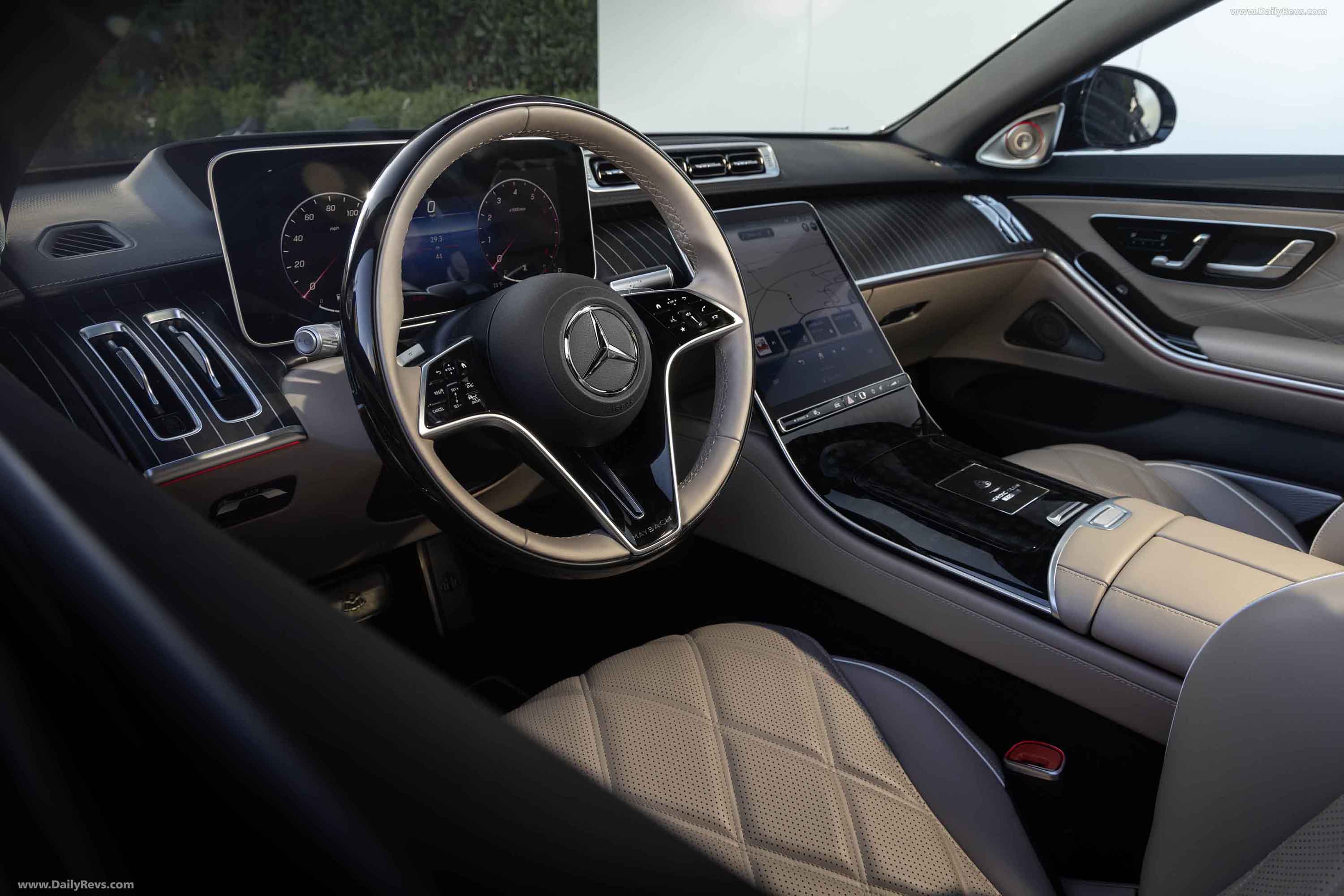 迈巴赫Maybach-S-680-Nordic-Glow-Interior